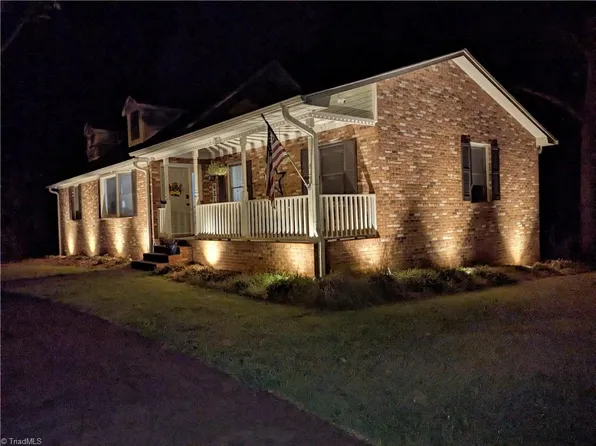 4800 Ina Ln, Walkertown, NC 27051