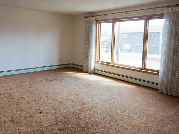 3rd image of 3228 Riverview Dr
