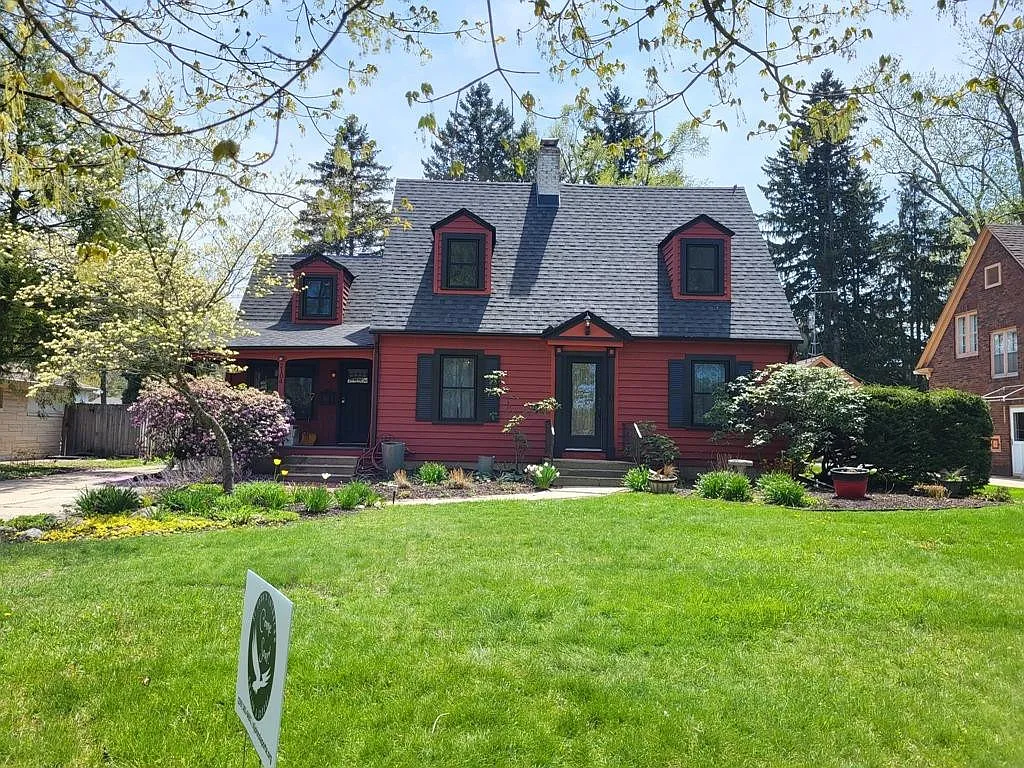 2104 Michigan Ave photo 1