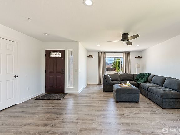 2nd image of 2387 Combine Street