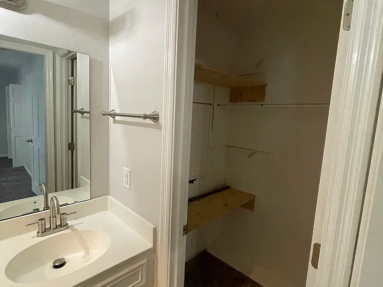 206 Rodborough Rd — Photo 21