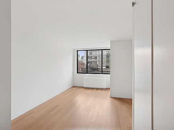2nd image of Columbus Pl #S29h