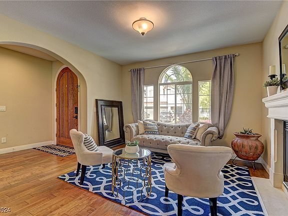 3rd image of 921 Las Palomas Dr