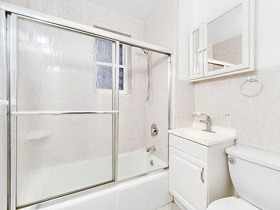 5th image of 388 Baldwin Ave #1
