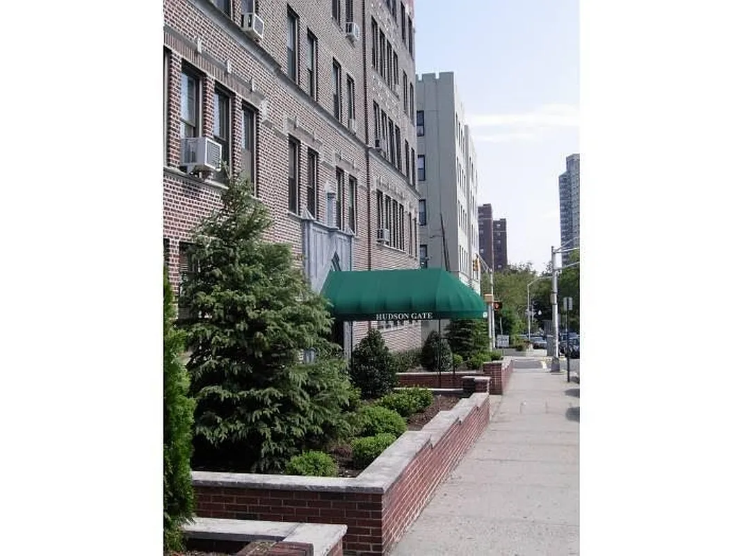6209-6215 Boulevard East #2AS