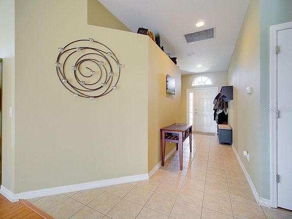 4th image of 1024 La Crescent Ct