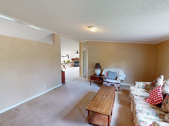 4th image of 26 Oak Dr
