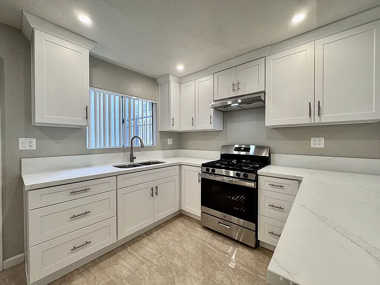 237.5 N Olive Ave #237.5 — Photo 1