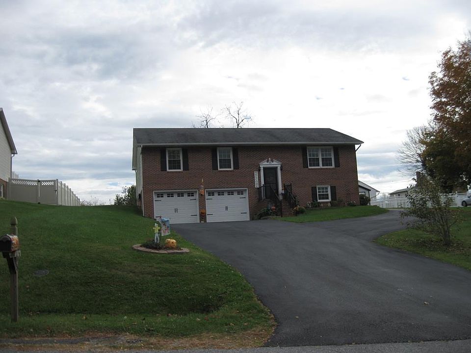 1st image of 15 Cove Hills Ln