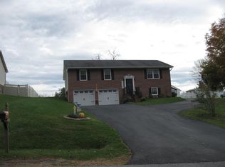 15 Cove Hills Ln, Wytheville, VA 24382