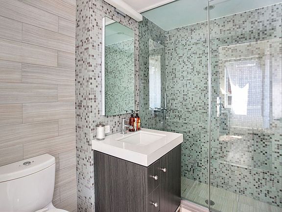 5th image of 432 W 52nd St APT 7A