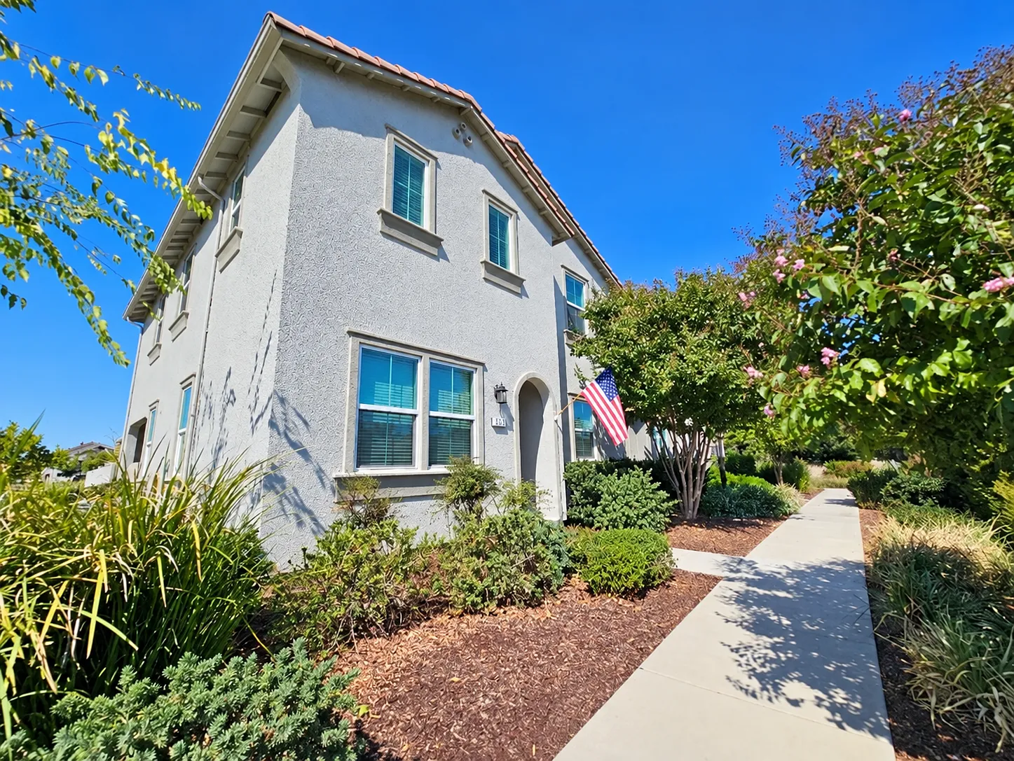 3 bed, 2.5 bath, 1845 sqft, $2,750 — Photo 1