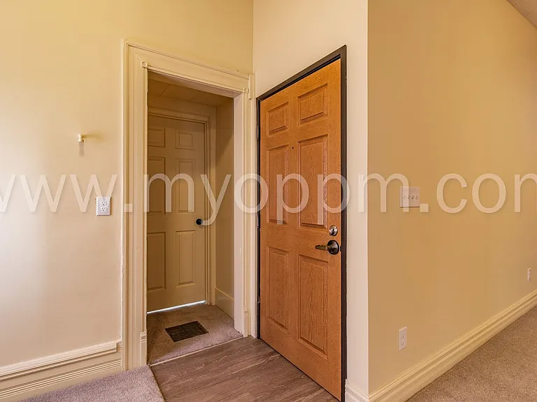 1146 S 32nd St — Photo 6