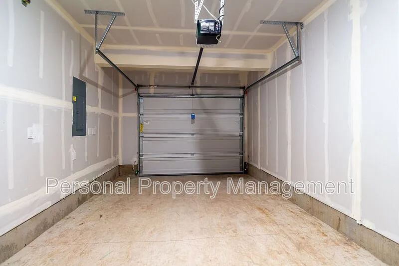 3 bed, 2.5 bath, 1522 sqft, $2,295 — Photo 3