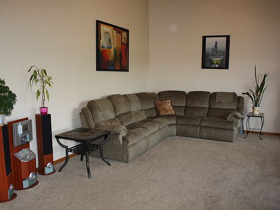 3rd image of 4423 Rolling Hills Dr