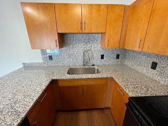 4th image of 7468 Redwood Blvd #306