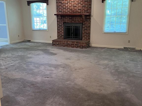 3rd image of 1600 Colonial Ridge Rd
