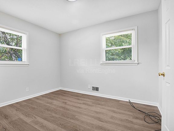 5th image of 3201 Patricia Dr