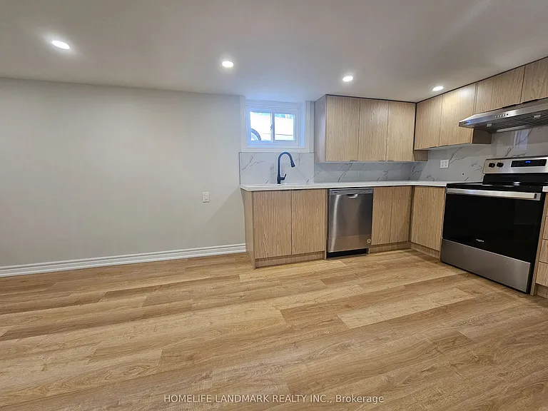 36 Corinne Cres #BASEMEN — Photo 5