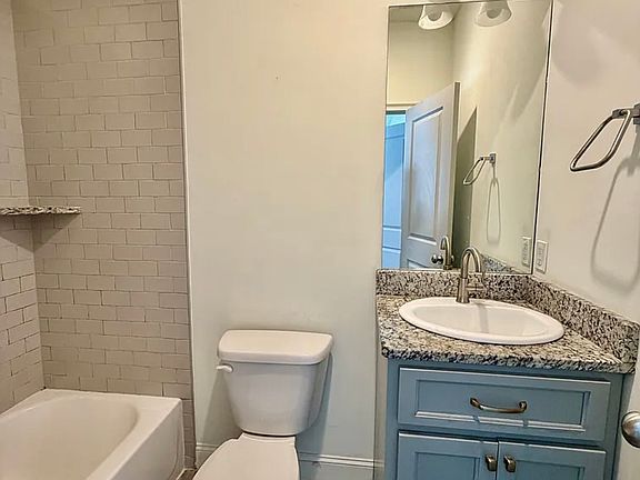 2nd image of 409 Live Oak St #103