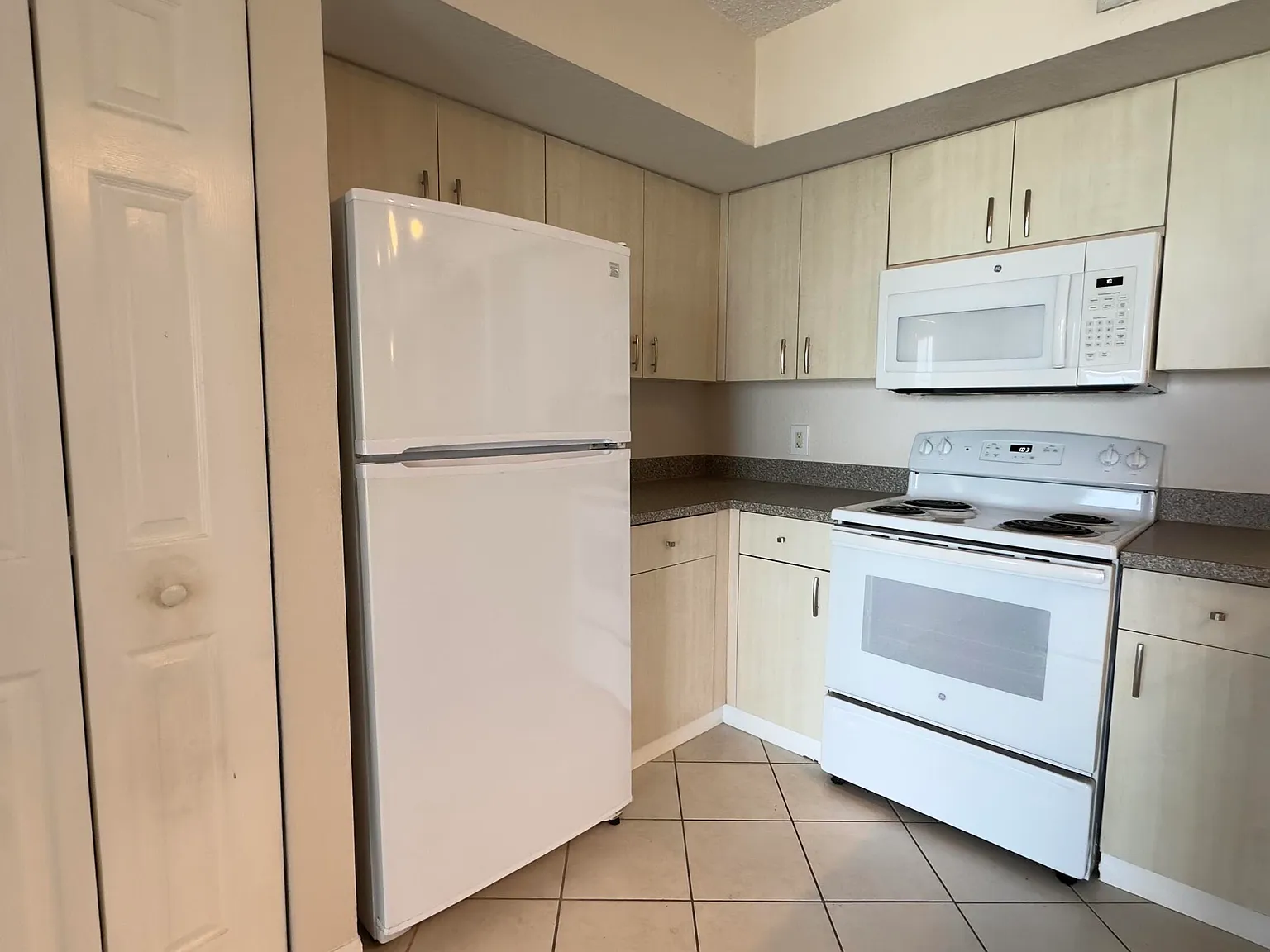 2 bed, 2.0 bath, 1071 sqft, $2,195 — Photo 3
