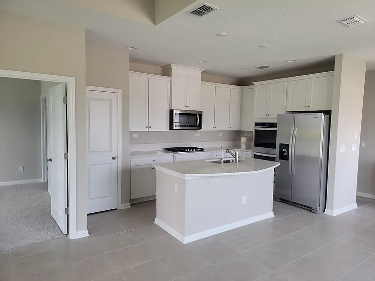 808 Cherry Elm Dr — Photo 3