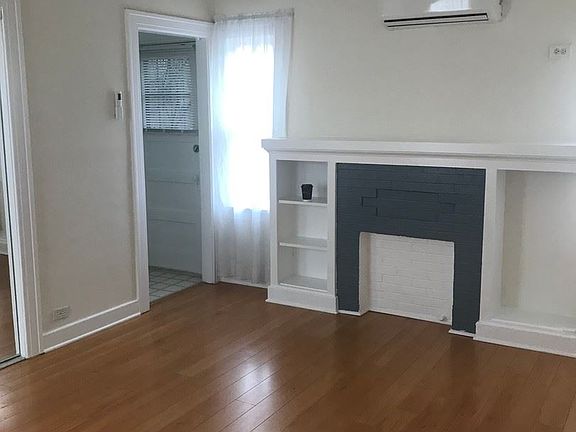 4th image of 834 N Martel Ave #7474841