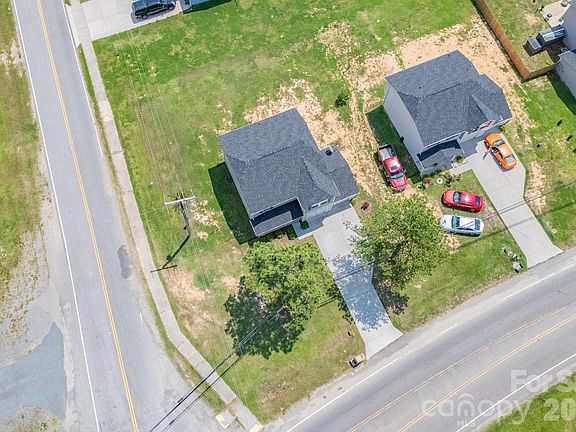 4th image of 1425 Springdale Rd