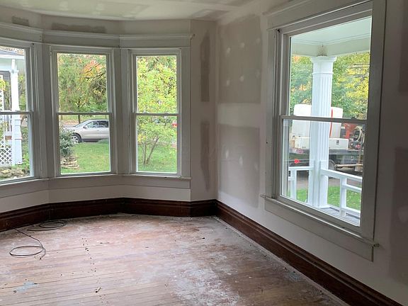 4th image of 806 College Ave