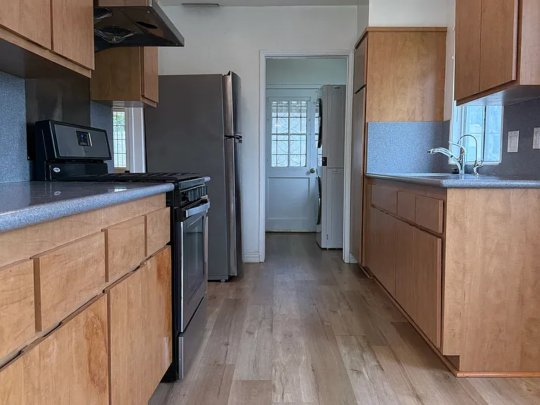 2333 Woods Ave — Photo 4