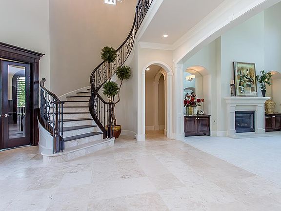 5th image of 13 Miramar Heights Cir