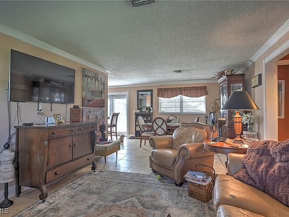 4th image of 1004 SE 25th Ter