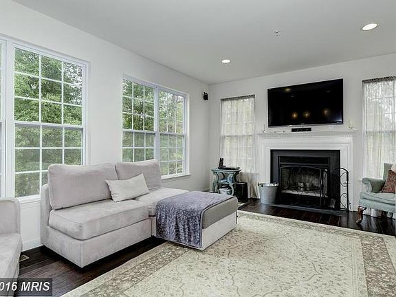 4th image of 208 Trenton Dr