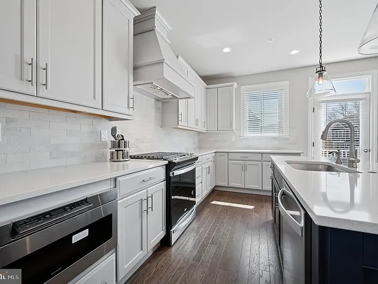 212 Foxhedge Rd — Photo 10