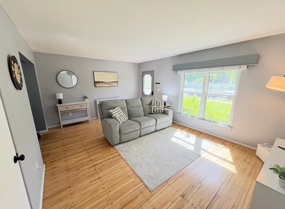 1 bed, 900 sqft, $1,350 — Photo 2