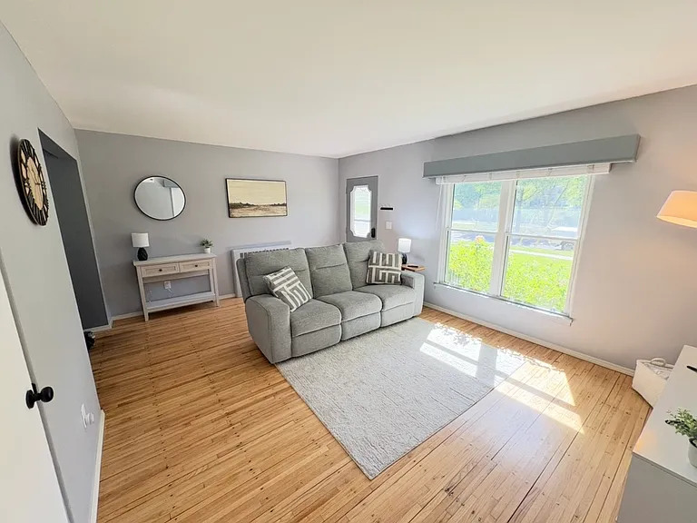 712 10th Ave SE — Photo 2