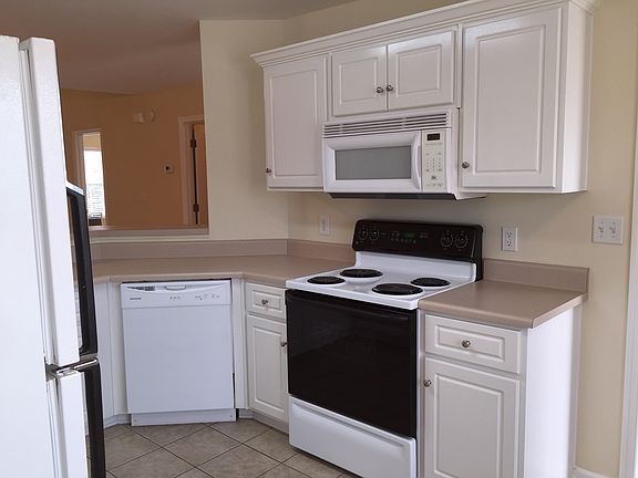 Kitchen w/All Appliances