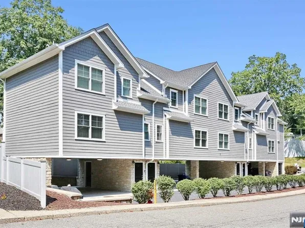 53 Crest St, Westwood, NJ 07675