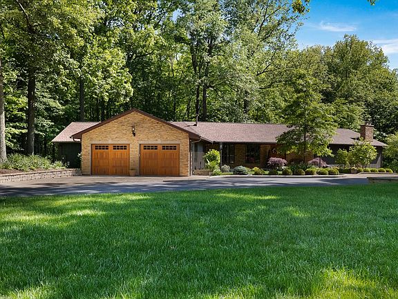 2nd image of 1833 Hanley Rd