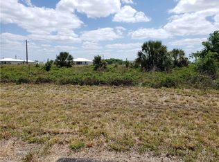 111 Carousel Ave, Labelle, FL 33935