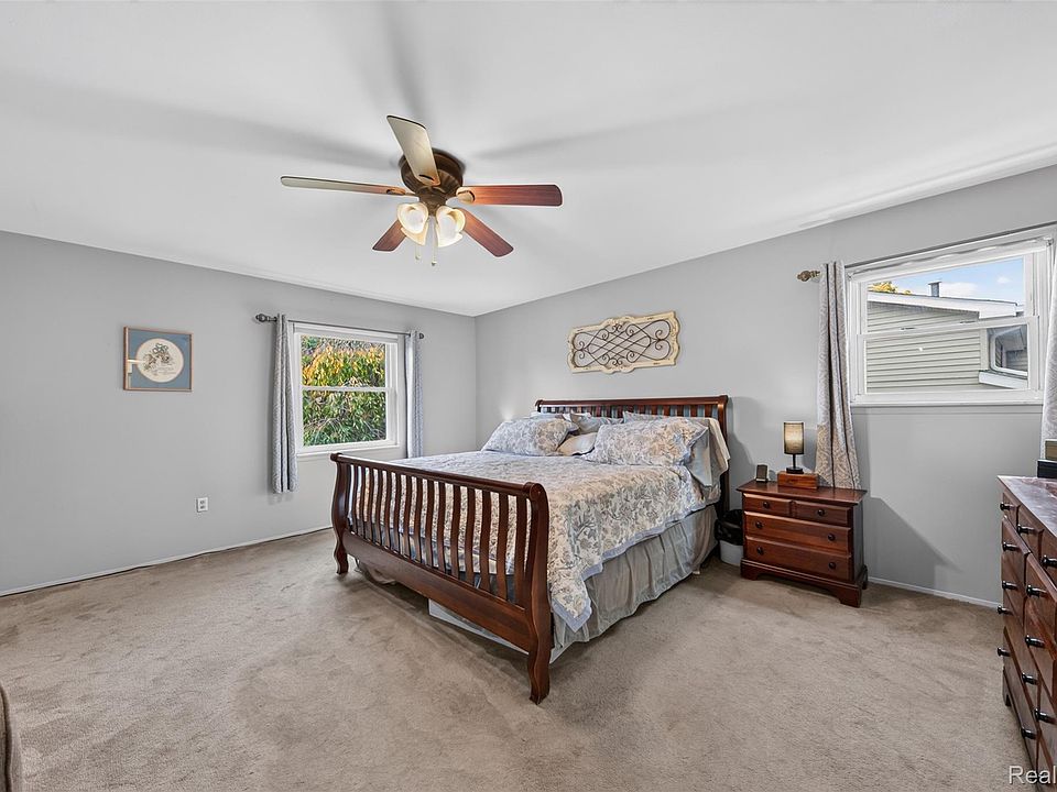 7660 Embassy Dr, photo 30