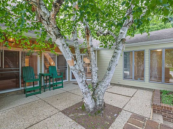 3rd image of 9040 Normandy Ln