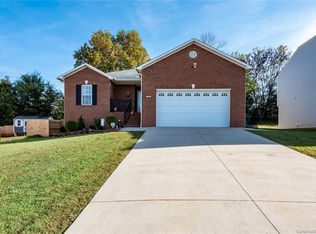 1650 Mayfair Dr, Conover, NC 28613