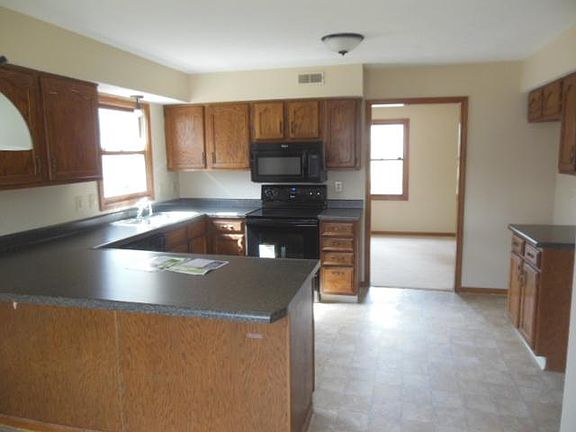 3rd image of 4810 Seville Dr