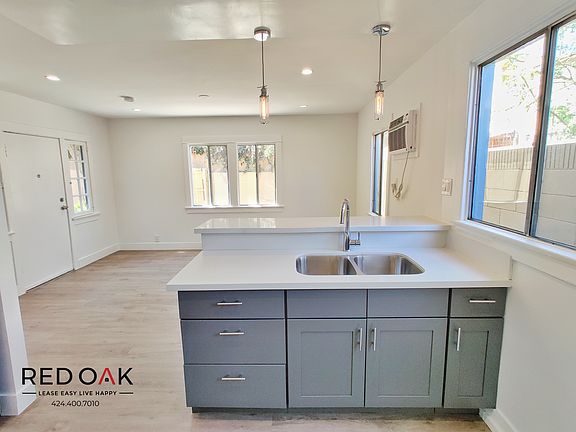 3rd image of 4730 Saint Charles Pl #4