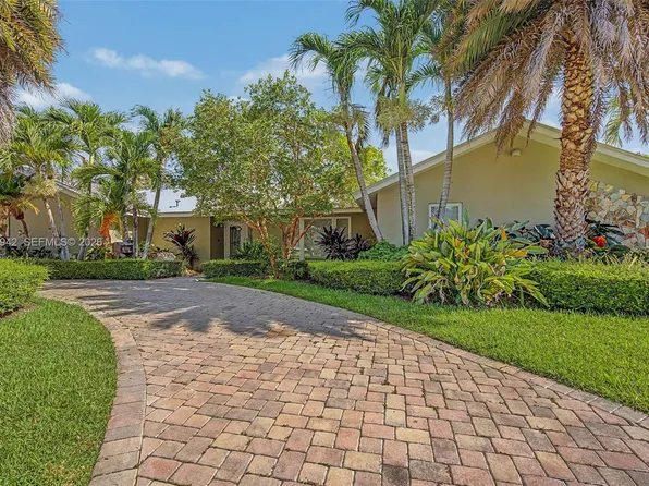 8021 SW 162nd St, Palmetto Bay, FL 33157