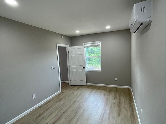 4th image of 16007 Pearce Ln #D