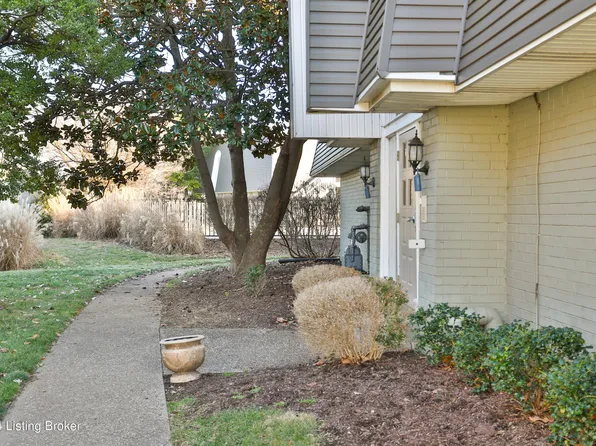 808 La Fontenay Ct, Louisville, KY 40223
