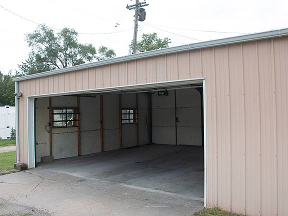 3rd image of 722 N Hersey Ave