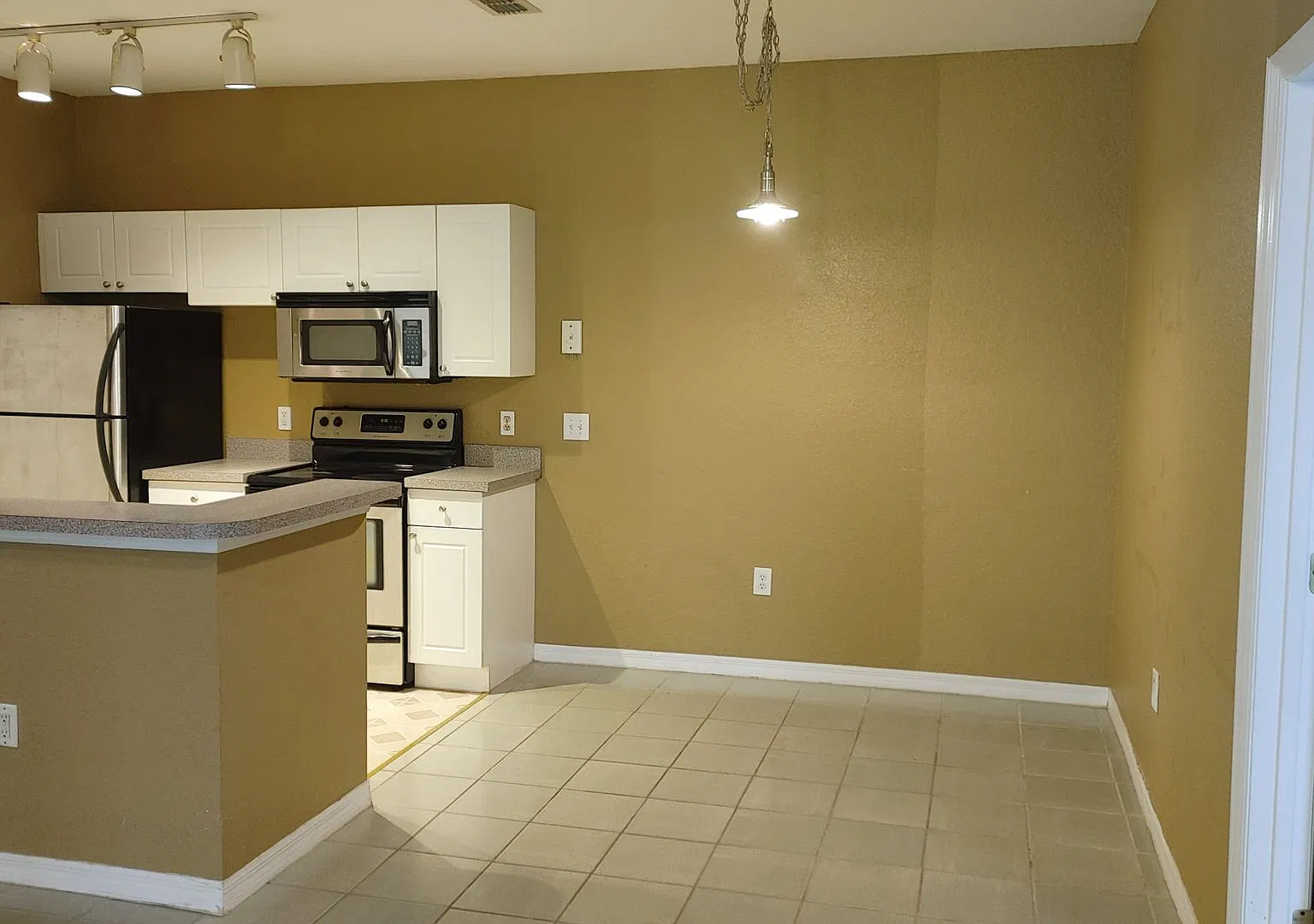 Lovely 2 bed 2 bath condo available — Photo 2